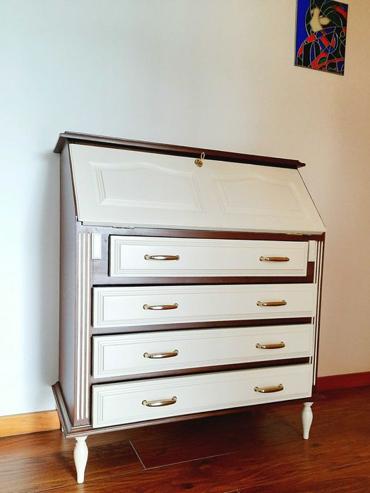 Linda escrevaninha completamente restaurada