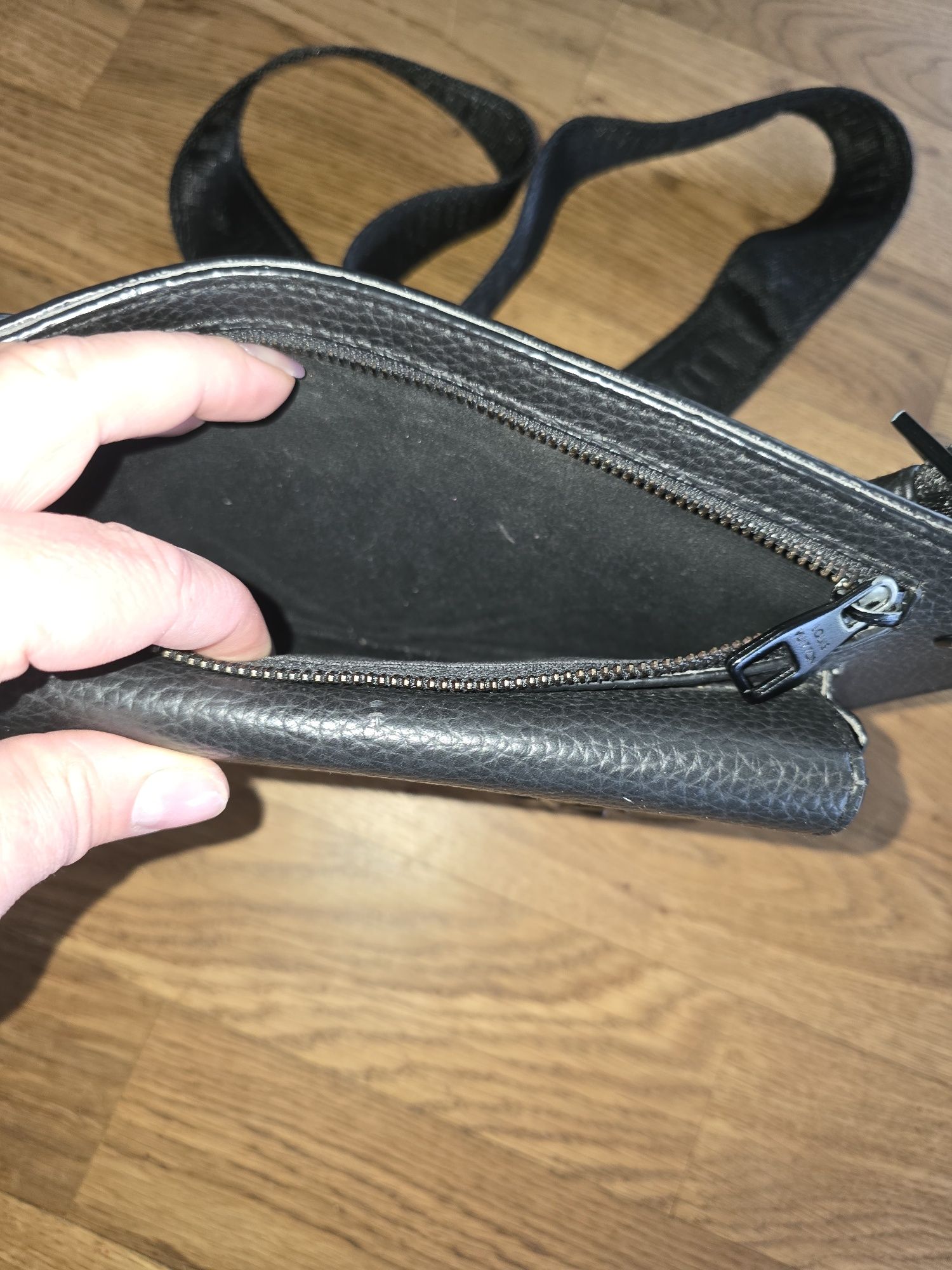 Torebka nerka Louis Vuitton