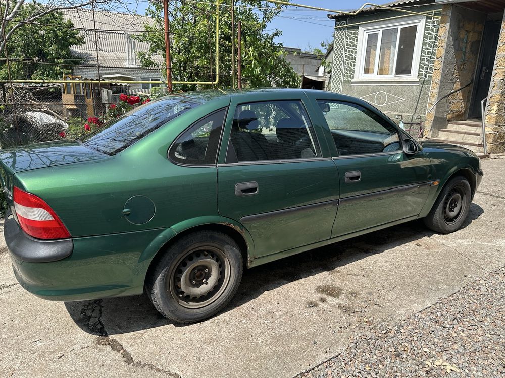 Opel Vectra B 1997г. 1.8 автомат бензин