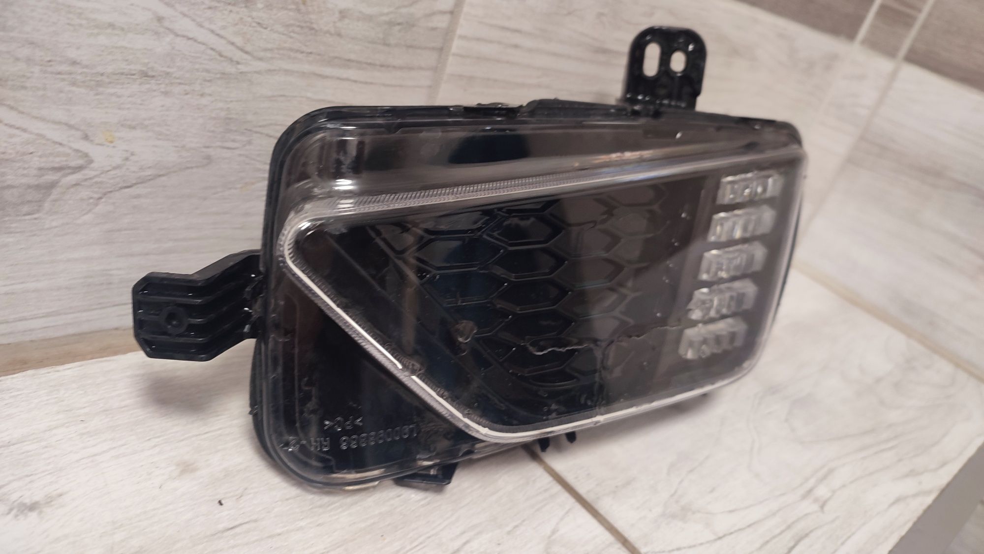 Halogen prawy światła do jazdy dziennej VW Polo 2G