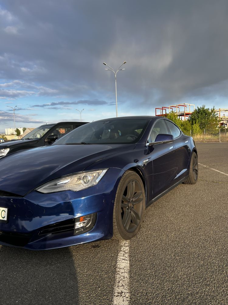 Tesla model S 90D