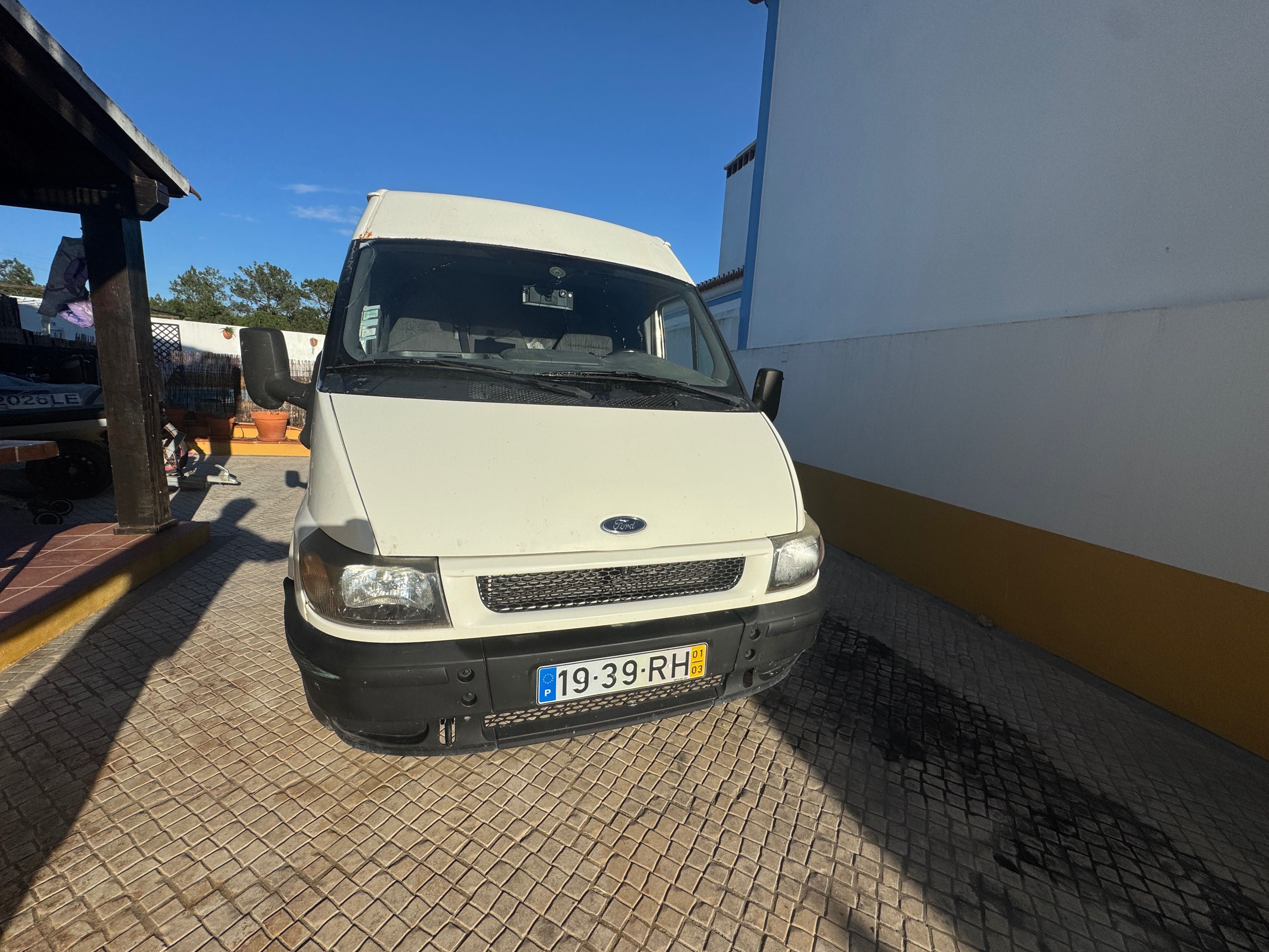 Ford Transit 2001 – Pronta para trabalho ou projeto de camper