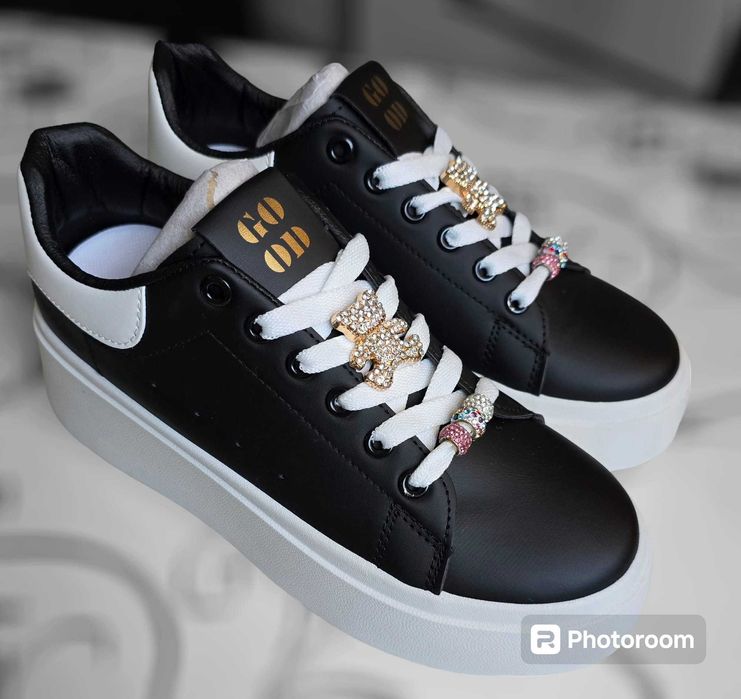 Czarne Sneakersy z aplikacją 3D roz. 39