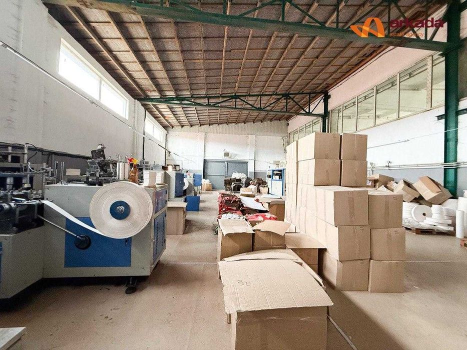 Пропонується до продажу виробничо - складський комплекс.