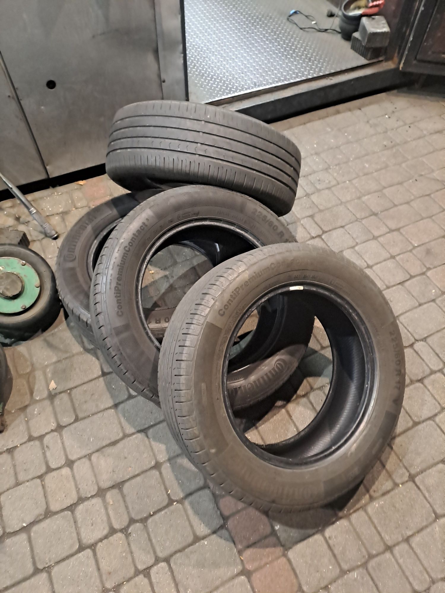 Літні шини Continental 225/60 r17
