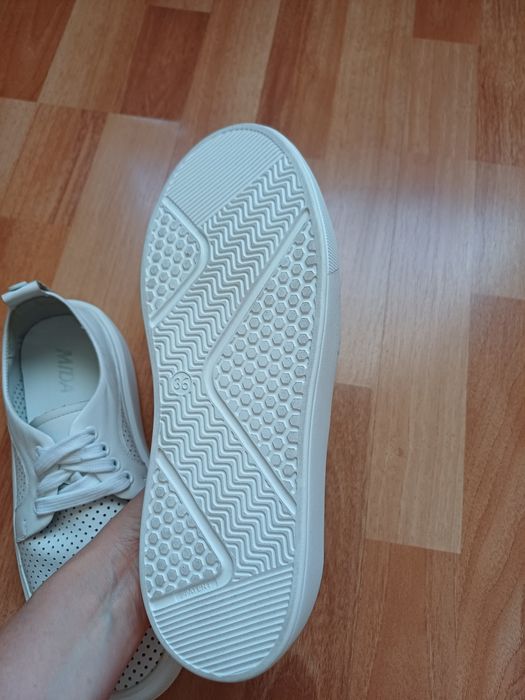 Шкіряні кеди, кросівки Mida. Розмір 36