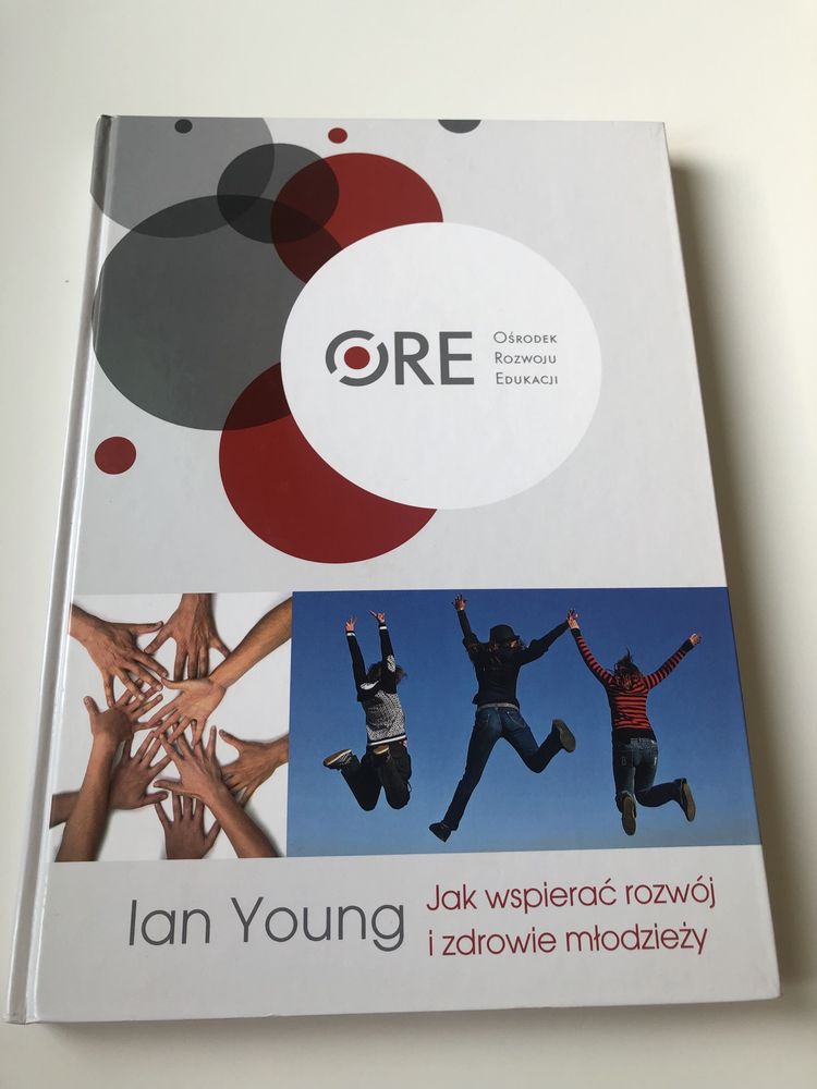 Jak wspierać rozwój i zdrowie młodzieży 	Ian Young