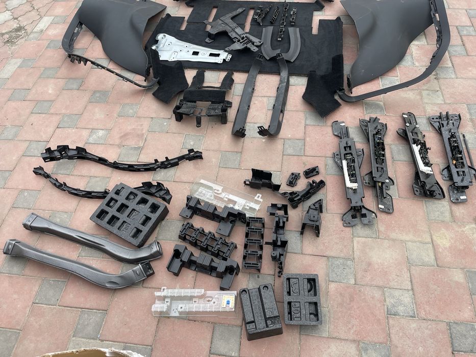 Салон Tesla X 5 місна. Підлога, салон,карти, молдинг в ляду