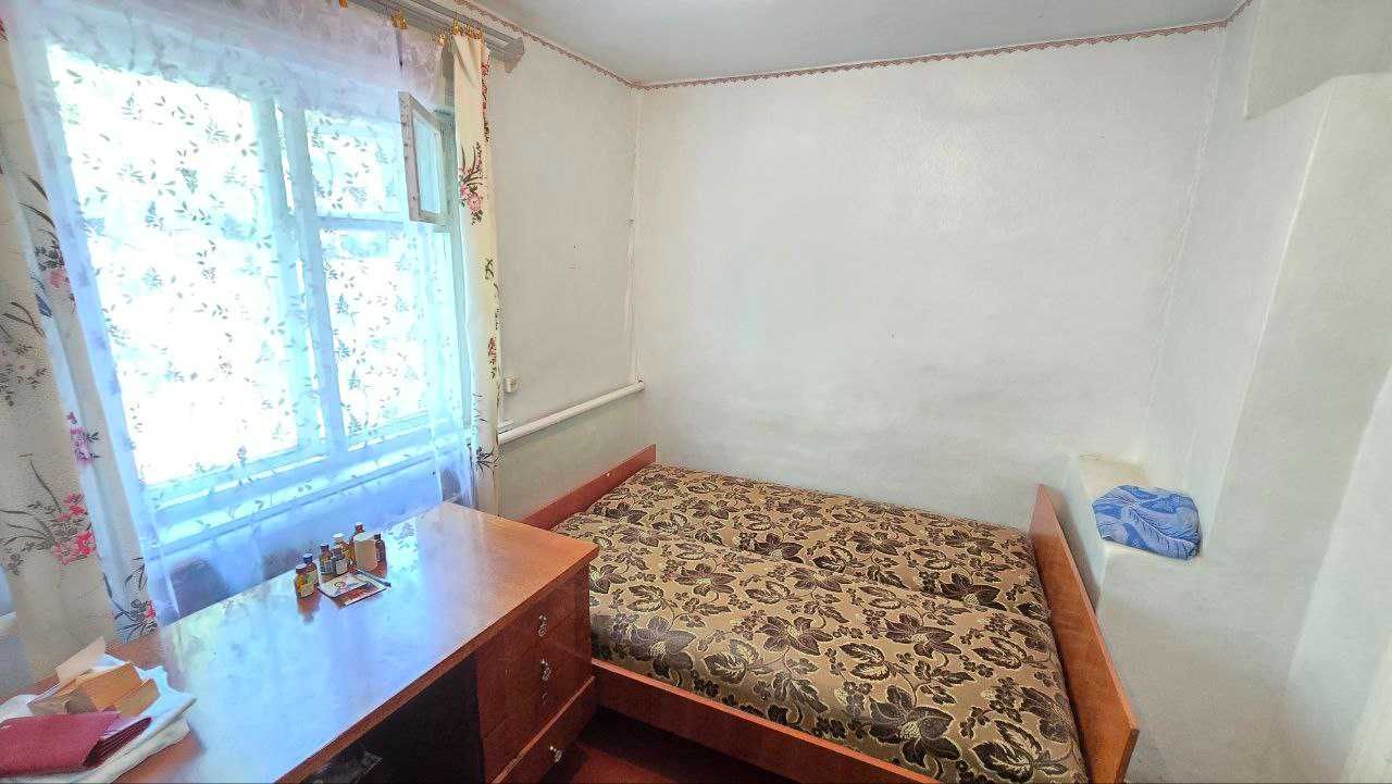 Добротний будинок у Леськах