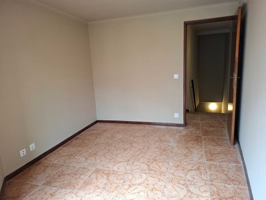 Arrenda-se apartamento T1 duplex renovado em Paranhos
