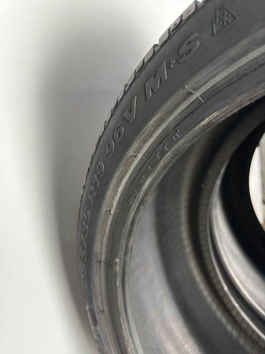 Шини 2шт. 7,8 R19 255/35 96V Pirelli Scotozero 2020 зимова резина