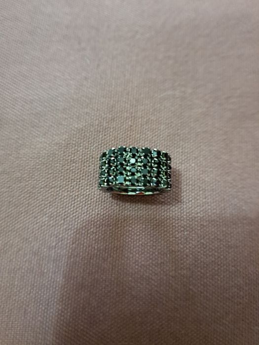 Anel em aço  com zirconias pretas