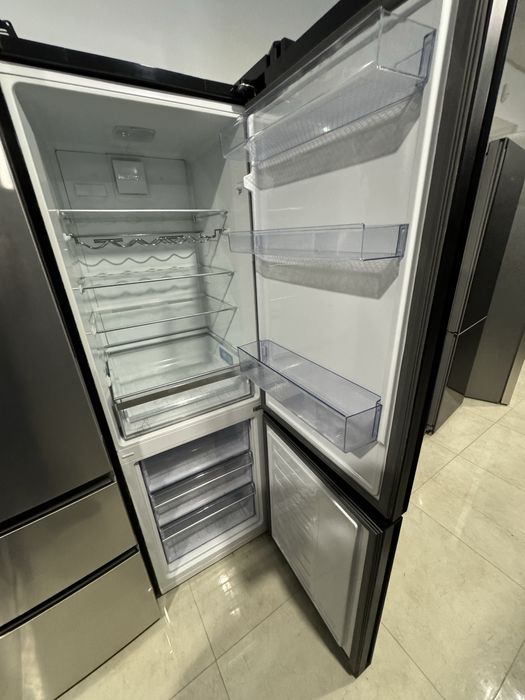 Холодильник 185 см чорне скло Beko No Frost be201801