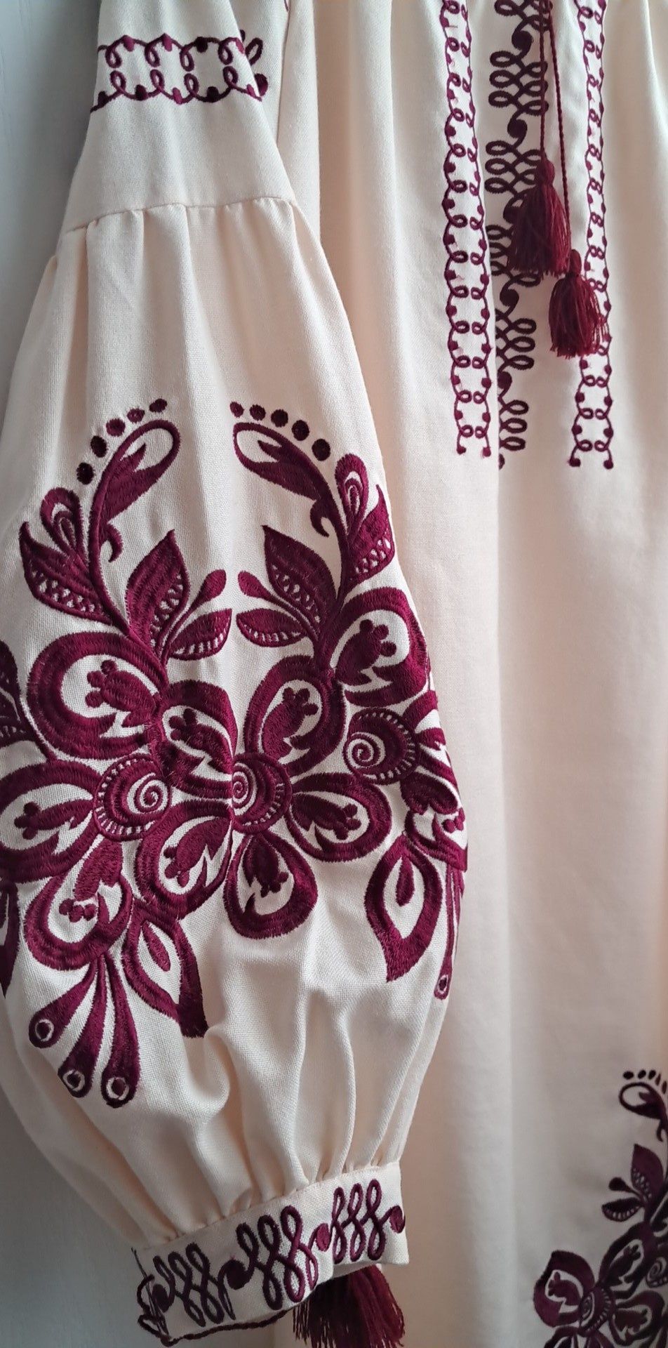 Парні вишиванки(1600грн). Жіноче вишите плаття (L-XL)-950 грн,чоловіча