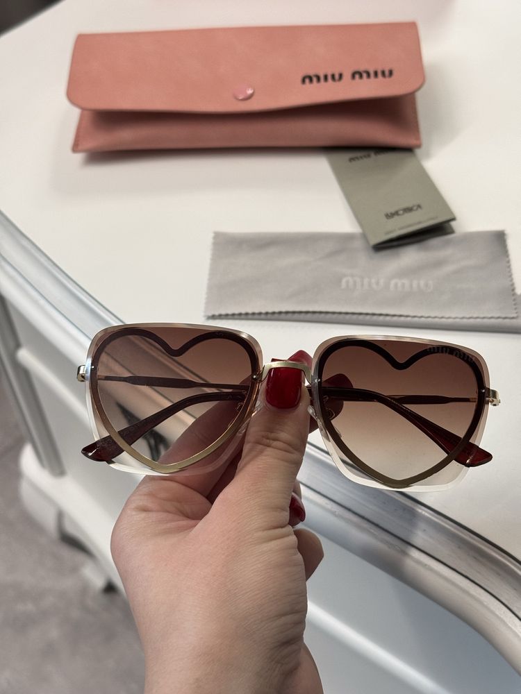 Солнцезащитные очки miu miu полный комплект сердечки