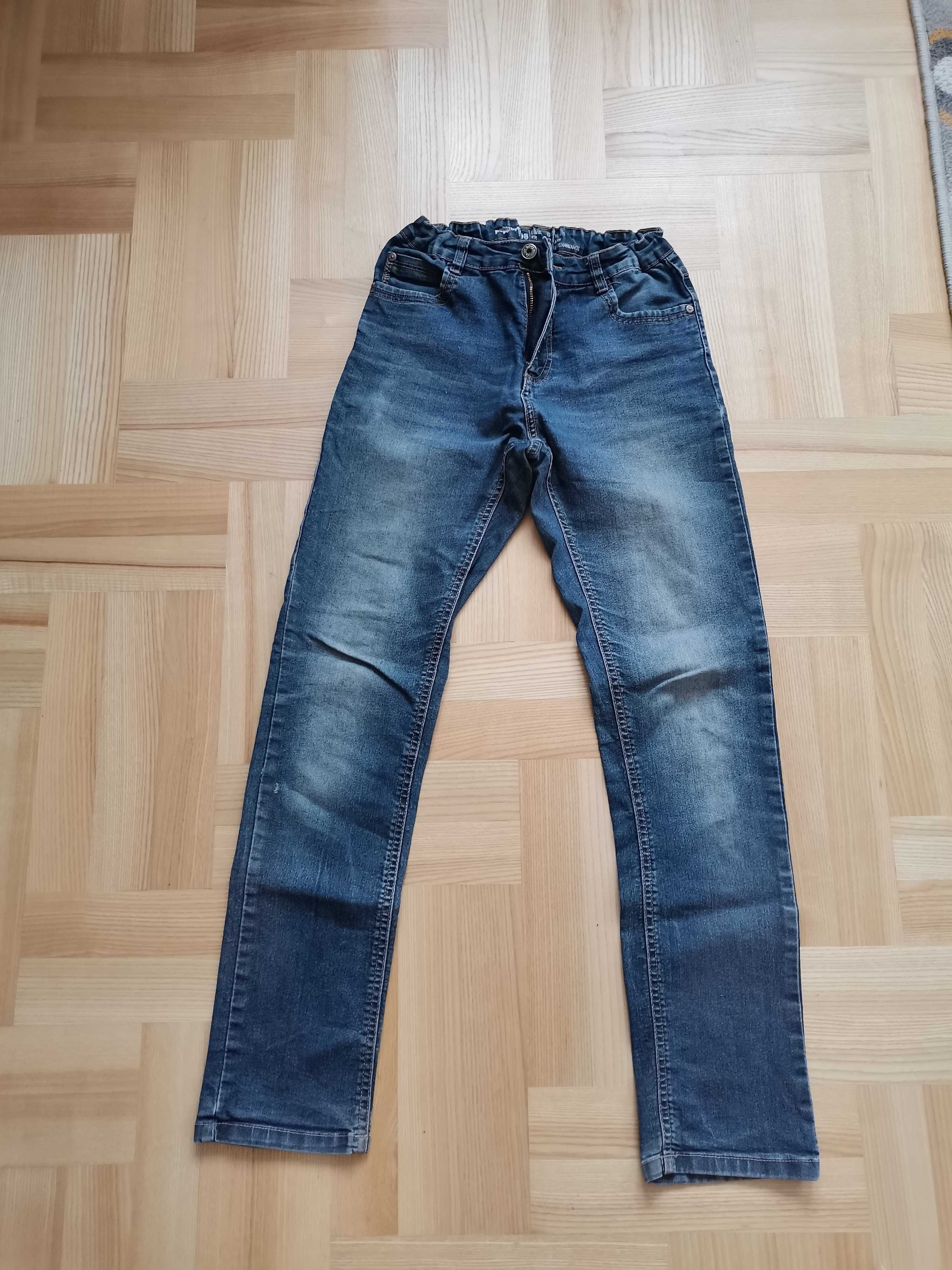 Spodnie jeansowe chłopięce 158 z regulacją w pasie.