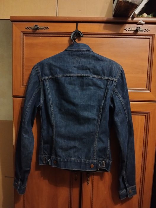 Одяг, жіноча куртка джинсова Levis