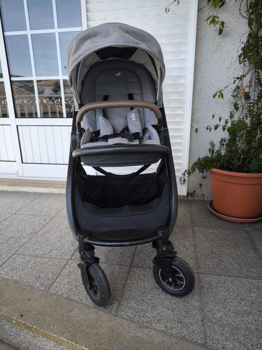 Conjunto Joie: Carrinho Versatrax + Ovo i-Snug