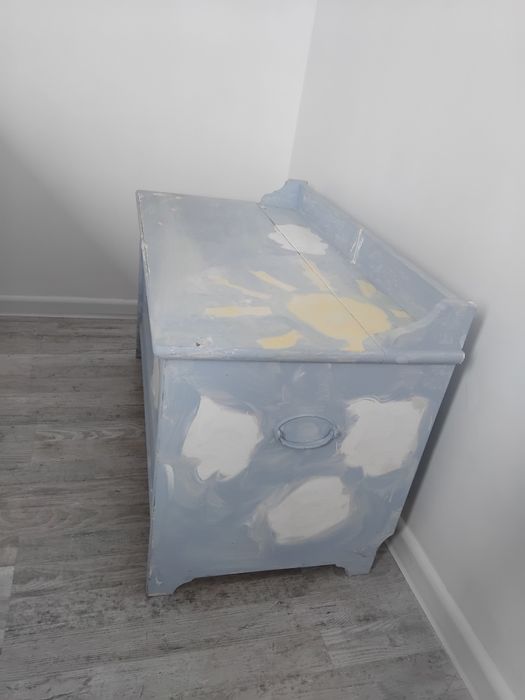 Komoda z półka na ścianę