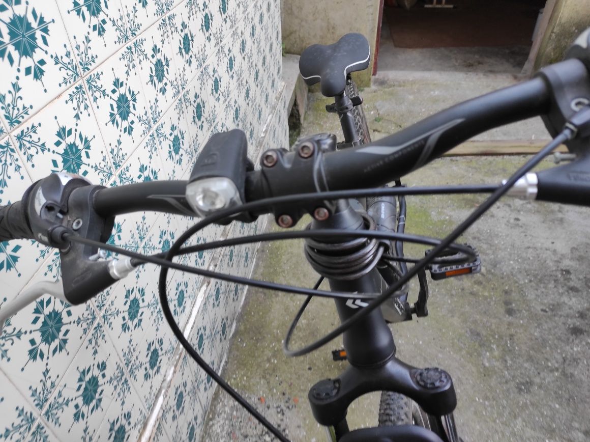 Bicicleta Kross preta