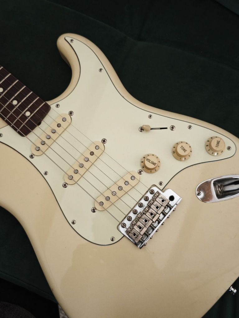Guitarra Fender Japan Limited Classic '60s Stratocaster RW Vintage Whi