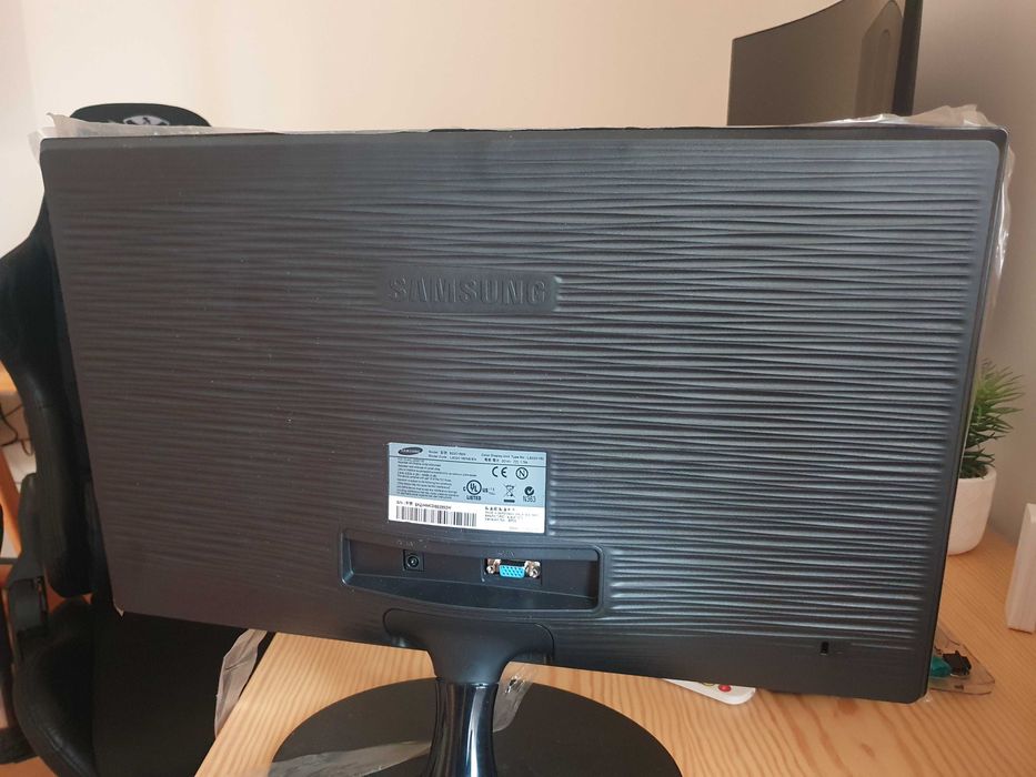 Vendo 2 Monitores Led Samsung 22 polegadas, como novos