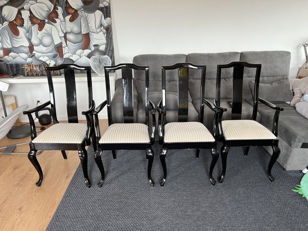 4 cadeiras pretas em madeira, estofo bege