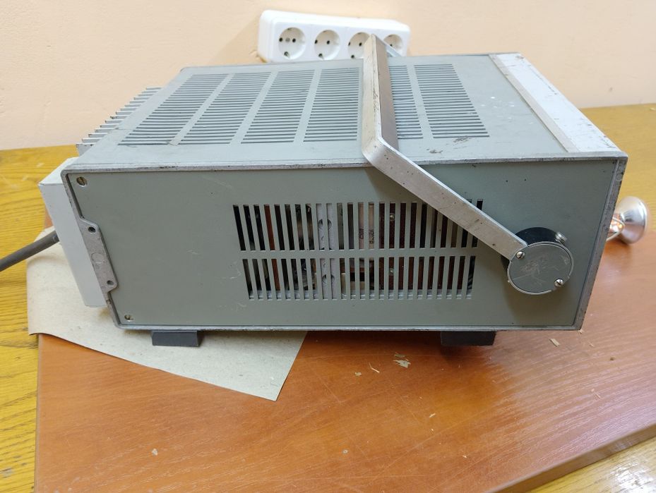 Источник питания стабилизированный Б5-50 лабораторный блок питания.