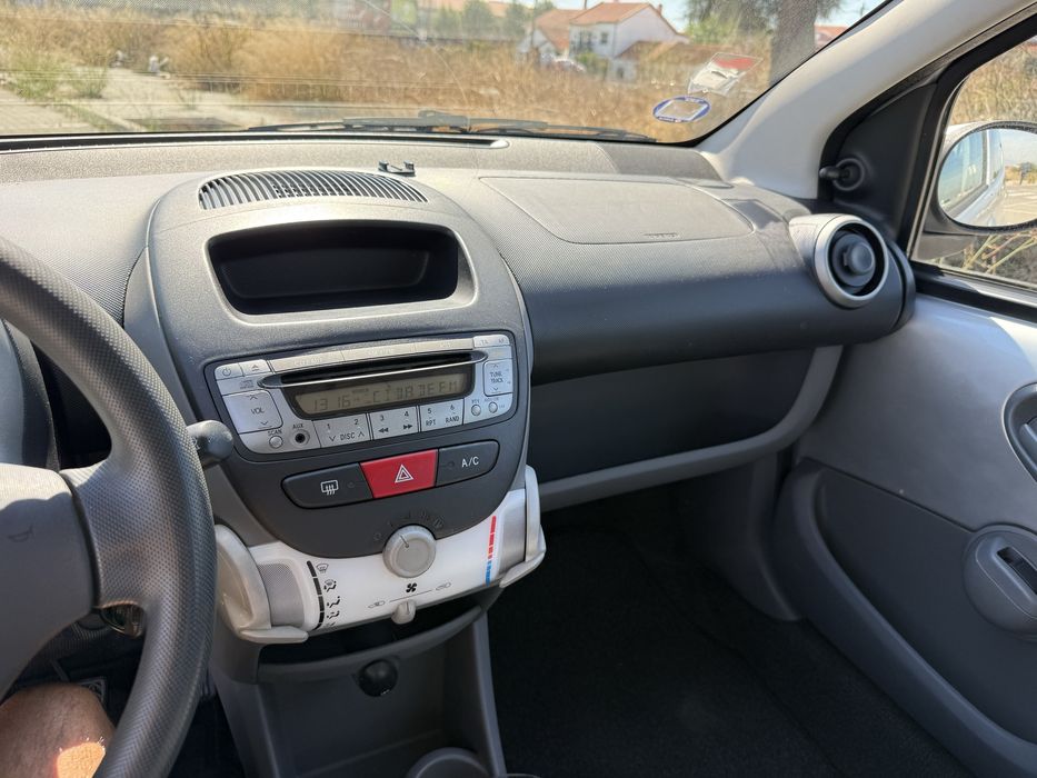 Peugeot 107 - Ano 2008