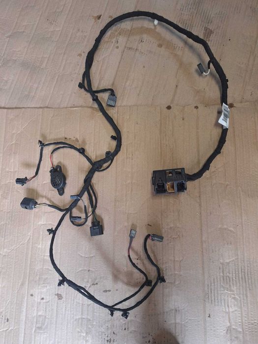 instalacja elektryczna w klapie bagażnika z elektrycznym zamykaniem