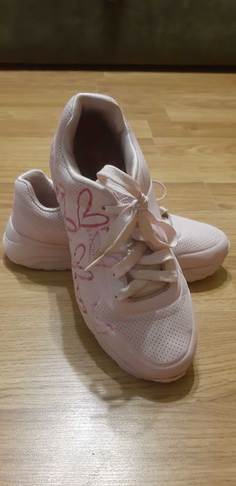 Кросівки жіночі фірми SKECHERS