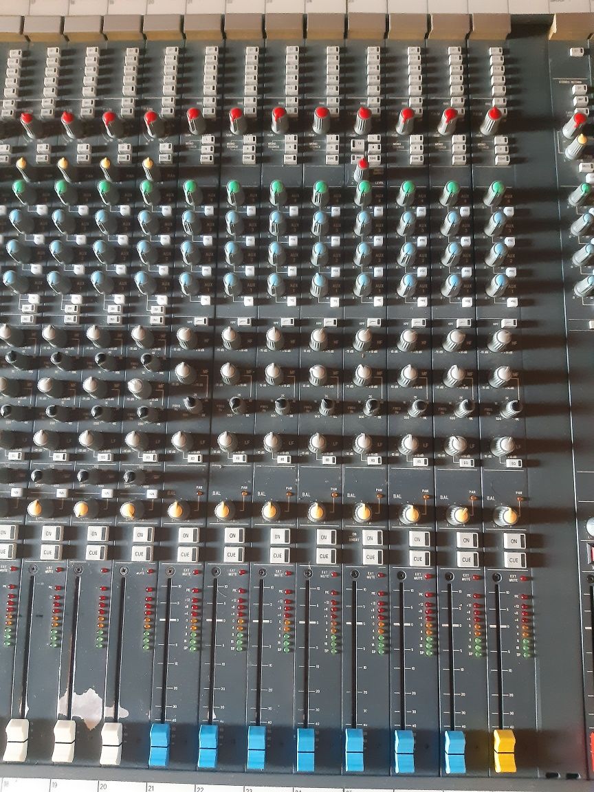 Soundcraft B400 mesa de estúdio