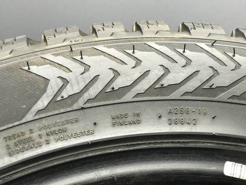 Шини як Нові 245 45 R18 100W зима Nokian Hakkapeliitta 8 шипи зимові