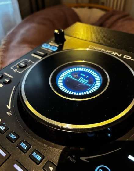 Sprzedam nowiutki kontroler Denon DJ SC Live 4
