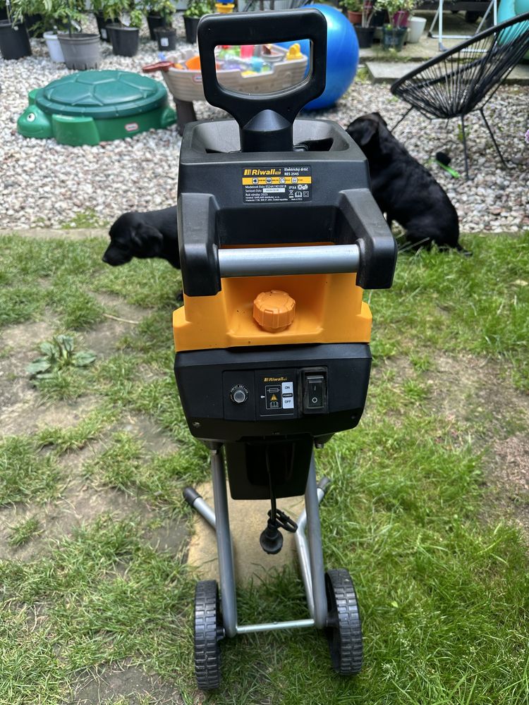 Rozdrabniacz RIWALL pro do Gałęzi Rębak Elektryczny Gładko-lufowy