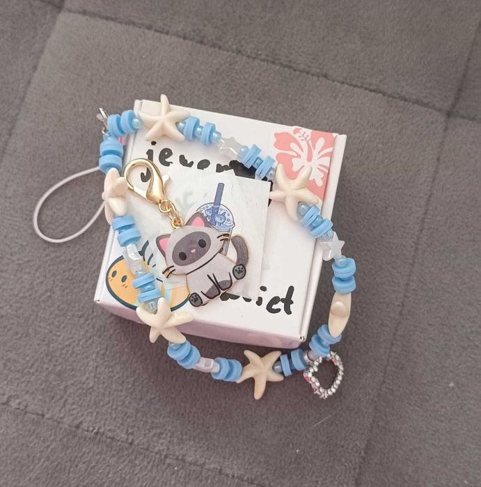 Własnoręczna zawieszka do telefonu