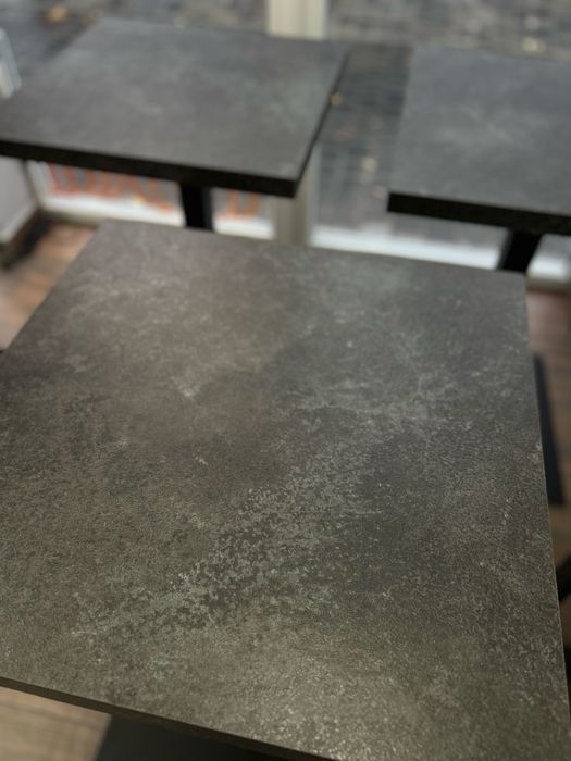 Столи на металевій ніжці гарні