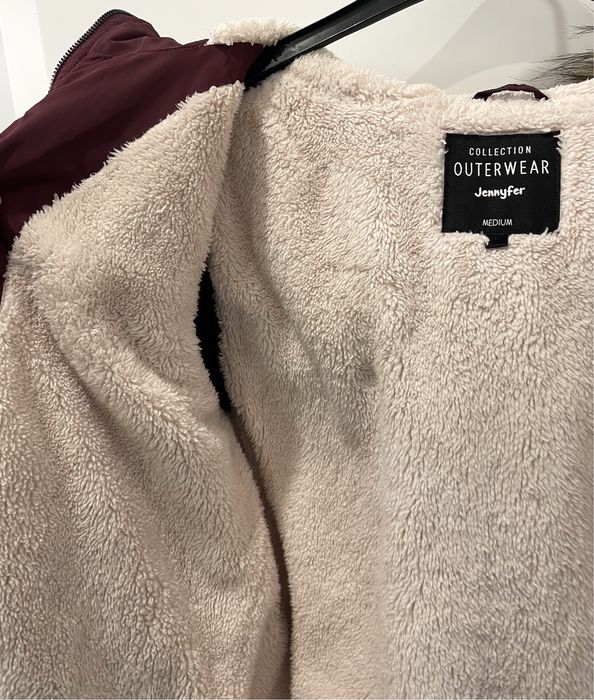 Casaco de cor ameixa com carapuço (Jennyfer, tamanho M)
