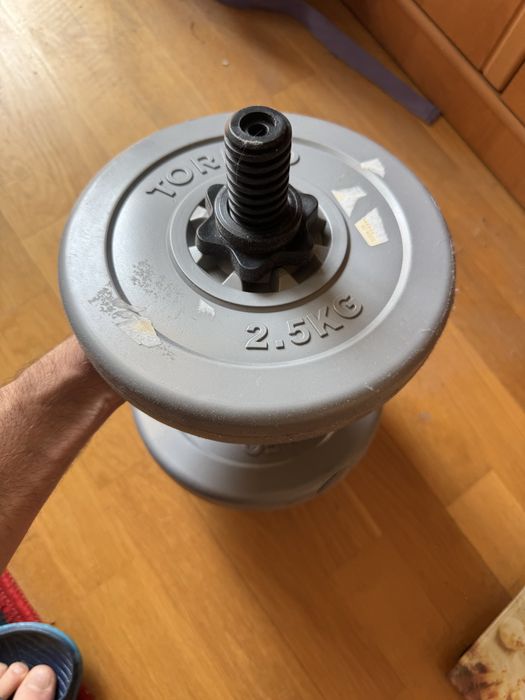Продам гантелю, состояние новой