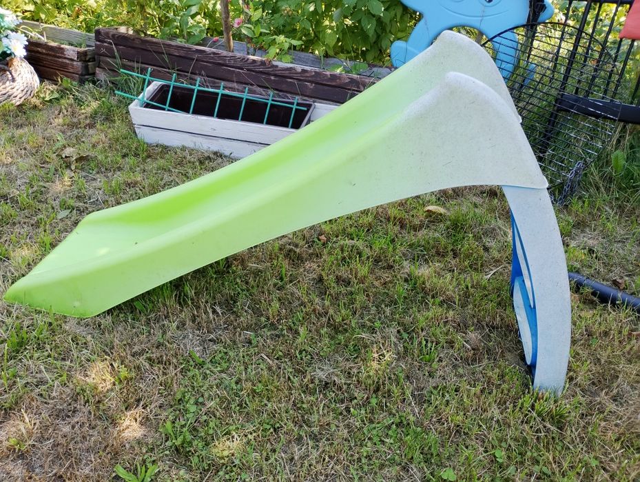 Zjeżdżalnia mała dla dziecka zielono-popielata 110X60