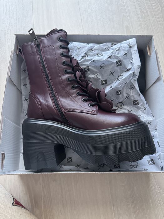 Жіночі ,шкіряні , модельні чобітки