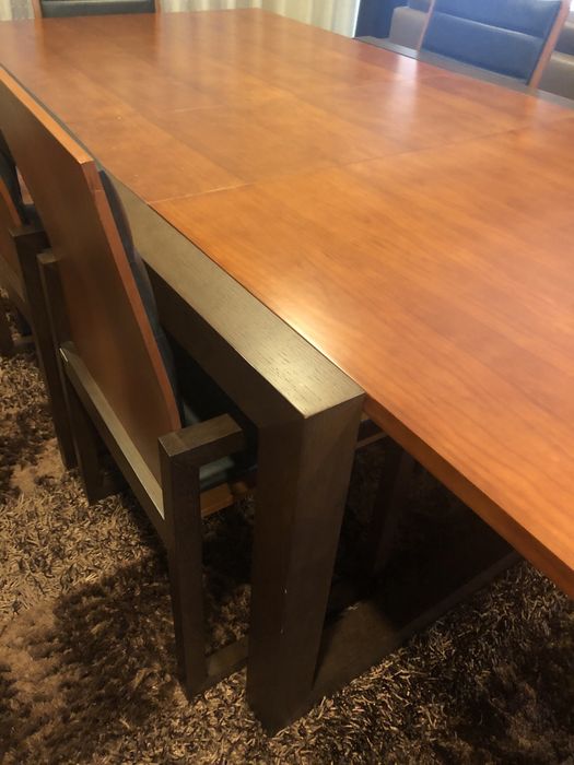 Mesa e 6 cadeiras em cerejeira e benguê da Cubiplan