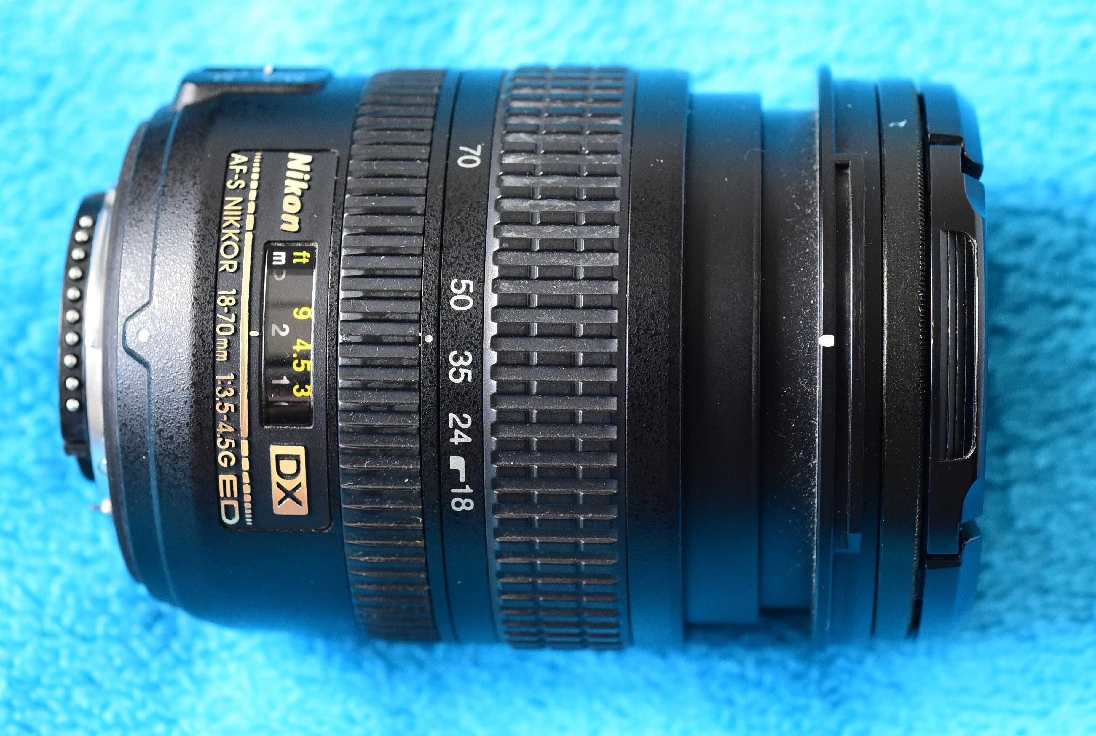 Nikon d300 + Nikon Nikkor 18-70 + battery pack