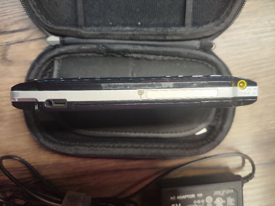 PSP 3006 +16гб игры +чехол Наруто +зарядка оригинал