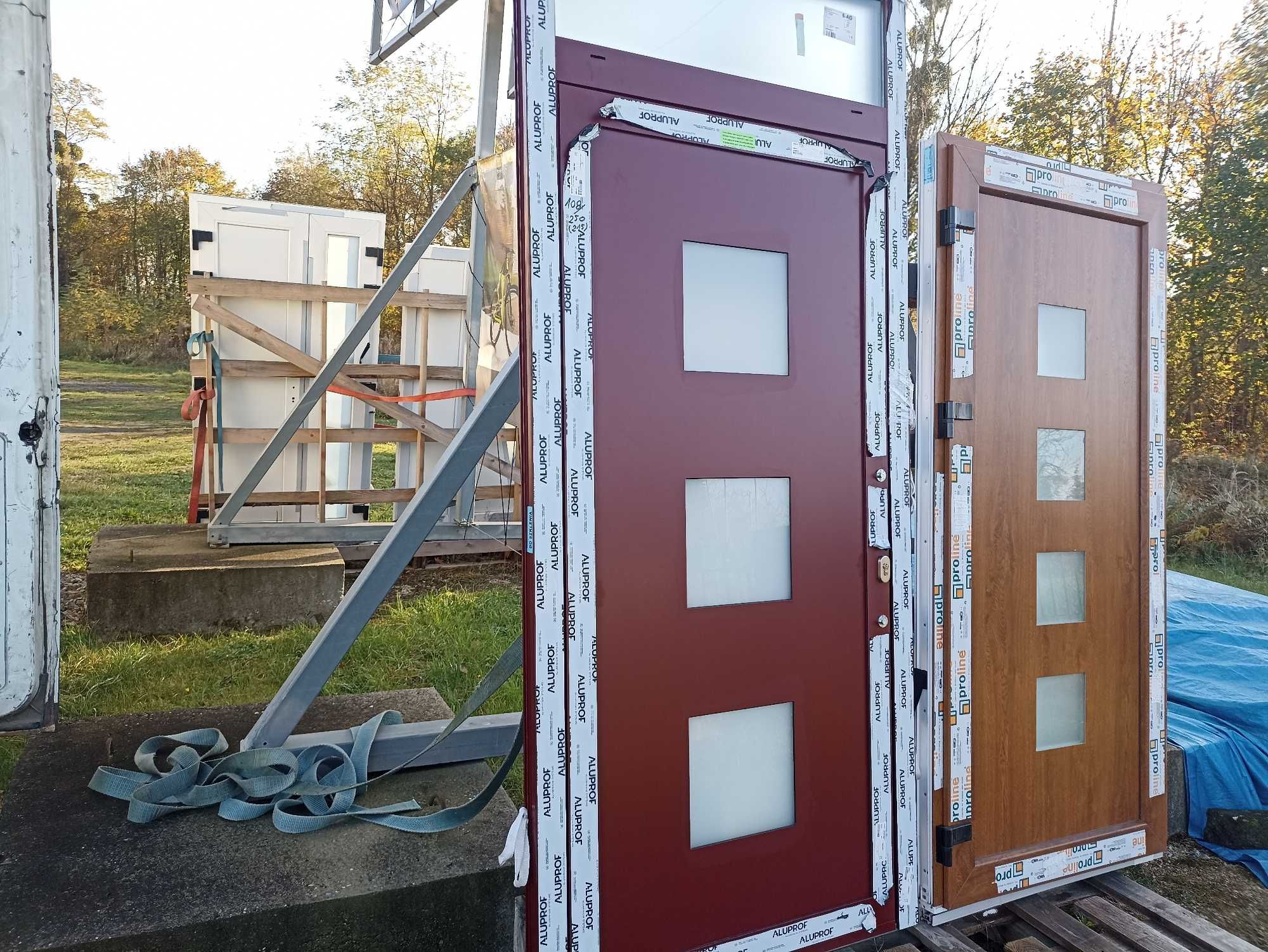 Drzwi zewnętrzne aluminiowe 108/215