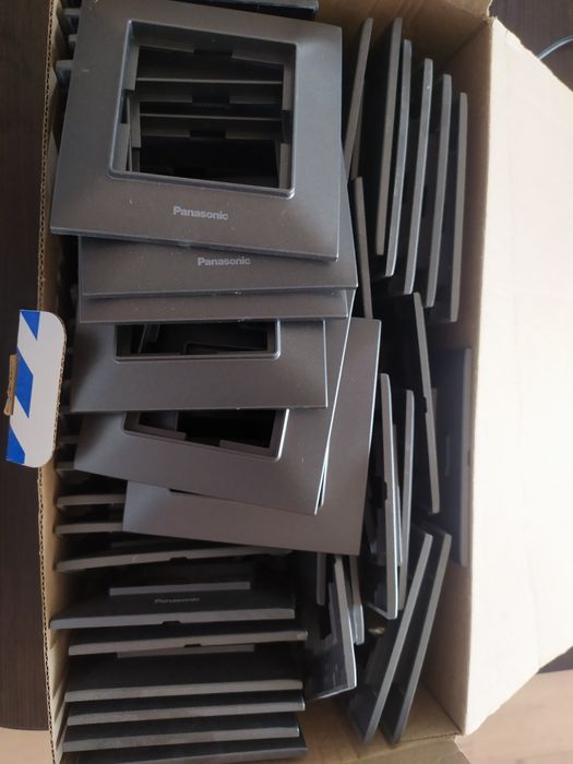 Ящик накладок для розеток и выключателей