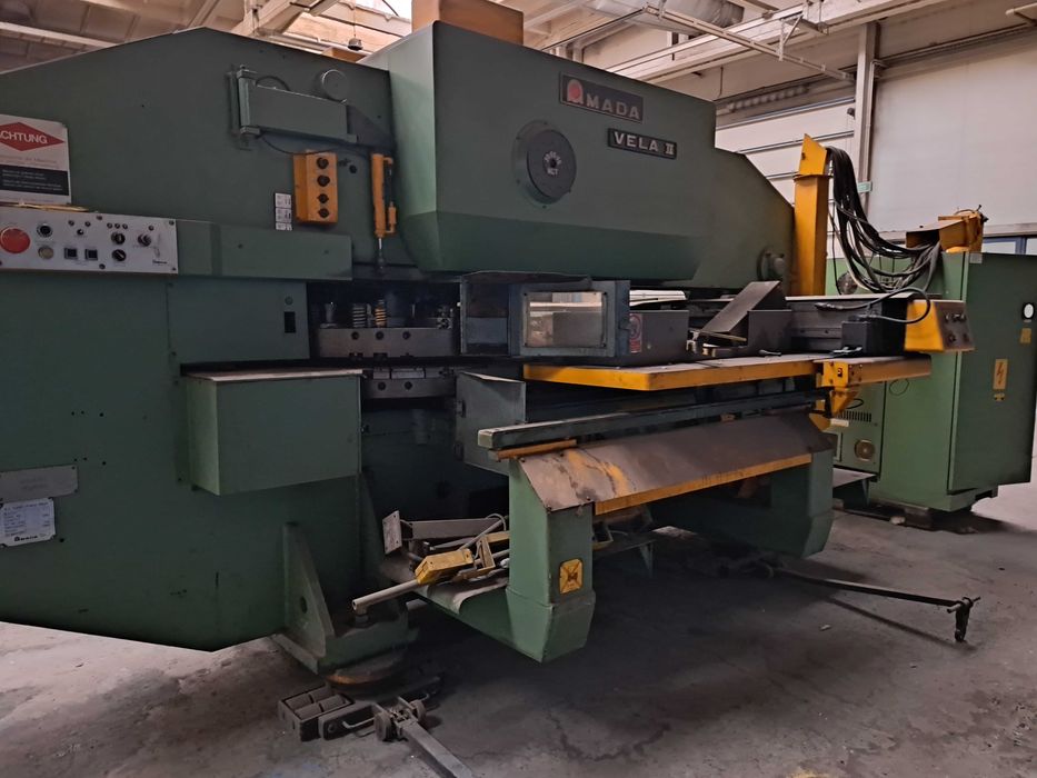 Syndyk sprzeda! Wykrawarka reworwerowa, AMADA