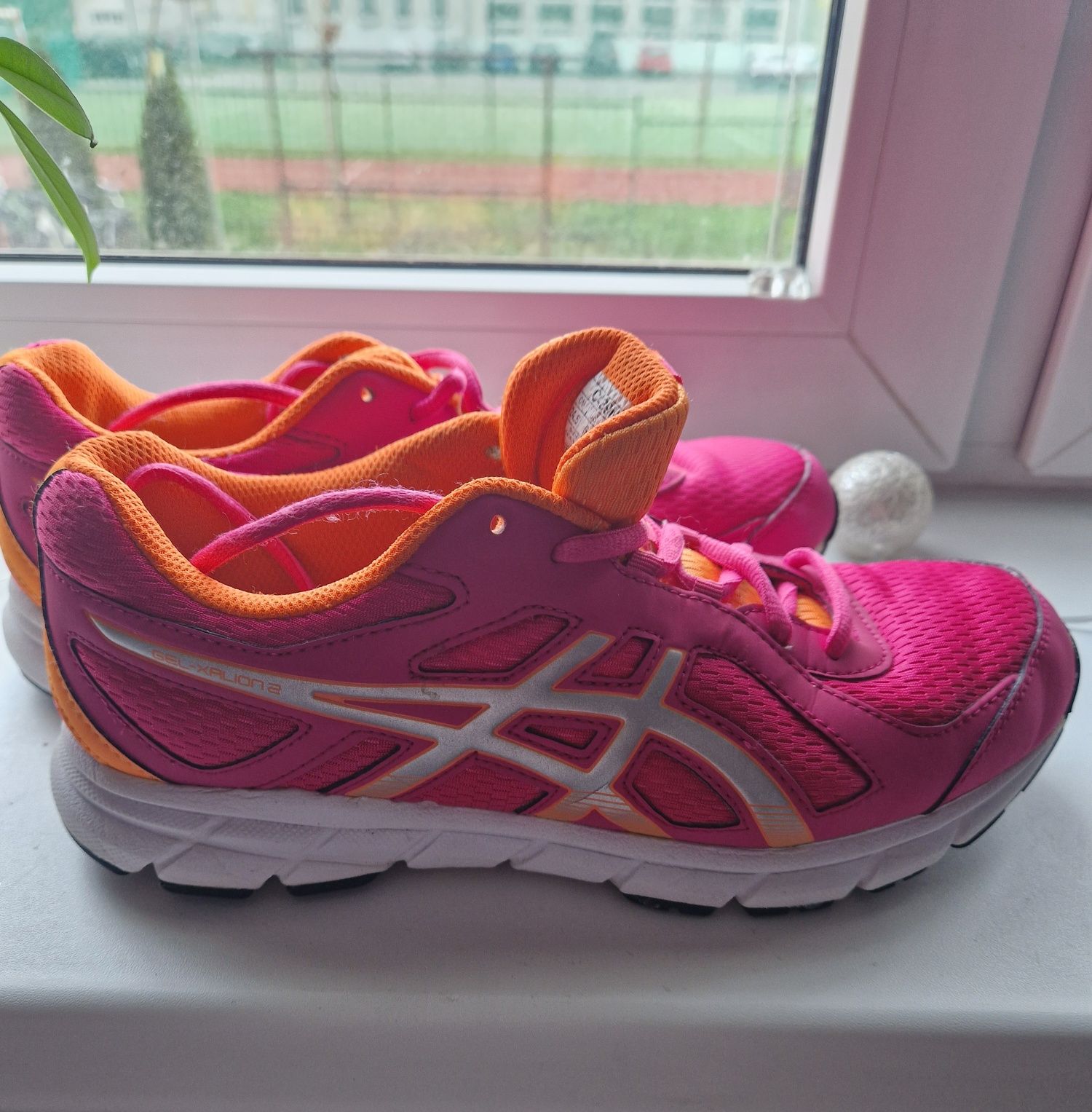 Damskie buty sportowe asics 39