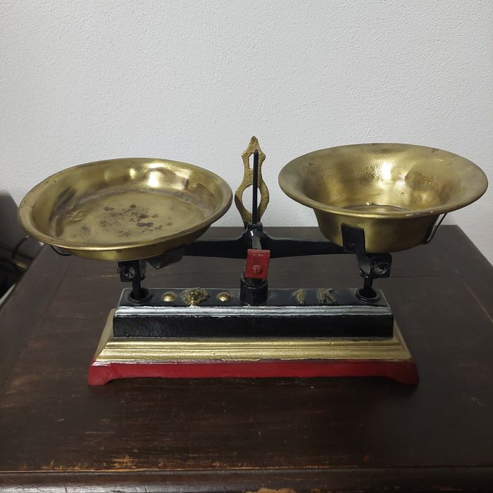 Waga antyczna 1 kg z mosiężnymi szalkami Force 1903