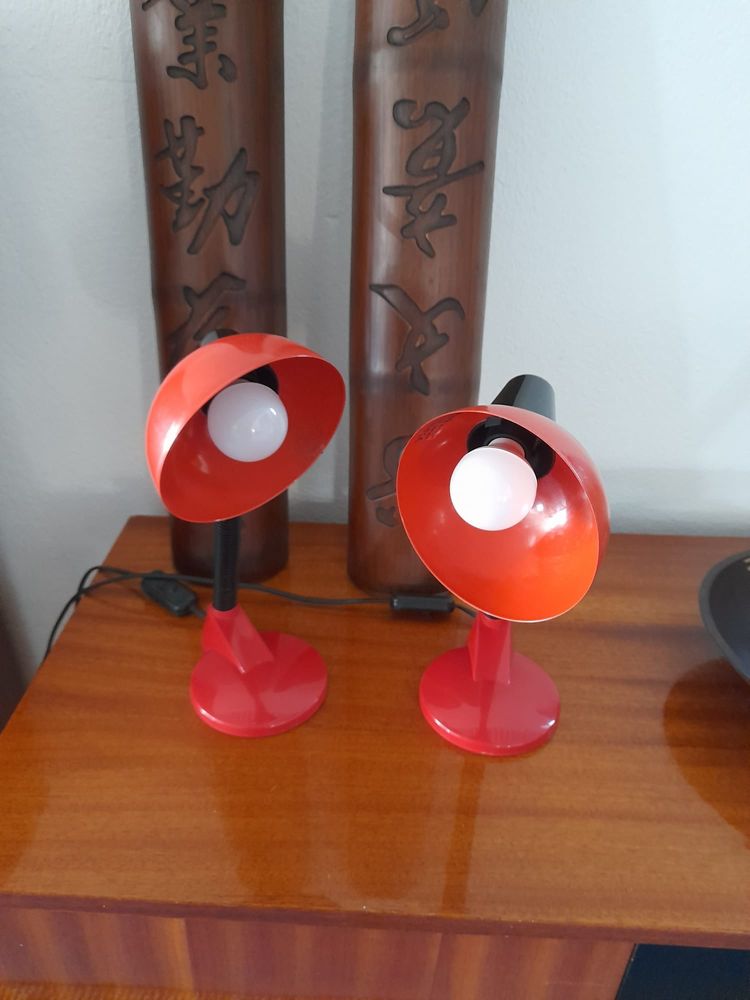 dois candeeiros retro de cor vermelha em muito bom estado